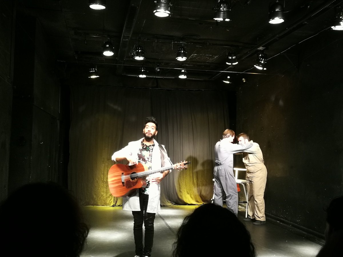 theCarballeira's tweet photo. #improsiones de una realidad alternativa, ayer en @SalaLaUsina con @GrapadoraTeatro.

Si os gusta reír y estáis por Madrid, id el viernes que viene. No os arrepentiréis 😂 https://t.co/IXxqmfpCFO