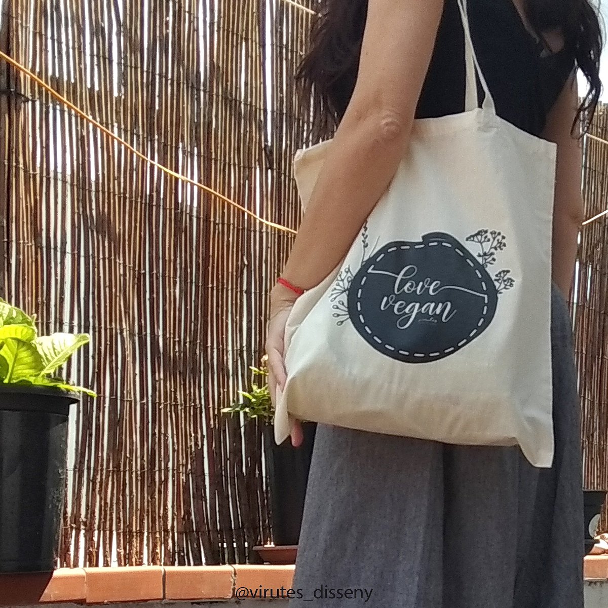 Me paso por aquí ha desearos feliz verbena!! Ojo con los petardos y ha disfrutar de la noche más larga del año.

#santjoan #revetlla #veverna #fiesta #bolsasalgodon #tote #lovevegan #totelovegan #bolsa #bolso #bolsaalgodon #totebag #tiendasbonitas #tiendasonline #virutesdisseny