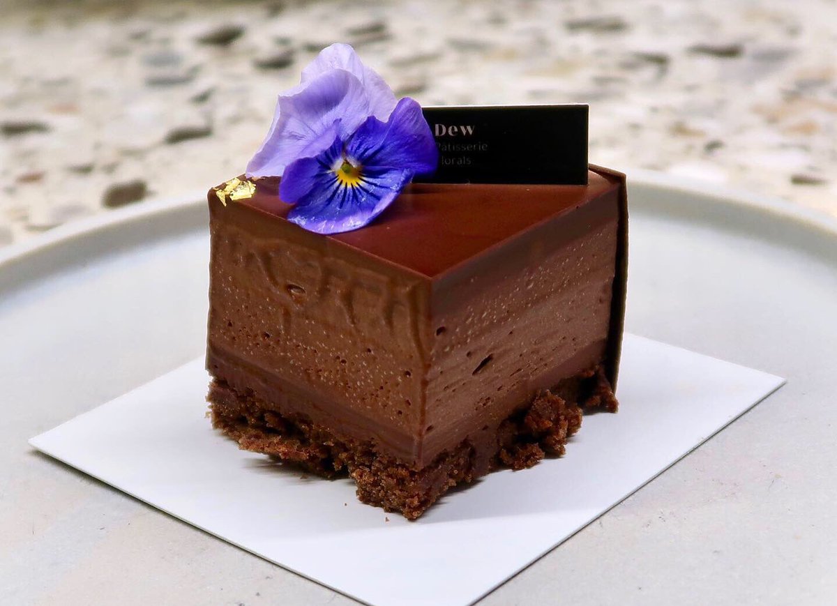 missgetabout's tweet photo. Super in love with these irresistibly gorgeous French pâtisseries 🍰 in Dew Bangsar. Totally worth the calories! 😋

https://t.co/sYV8MYCHnZ

#cakes #chocolate #desserts https://t.co/7ZObWspv9Y