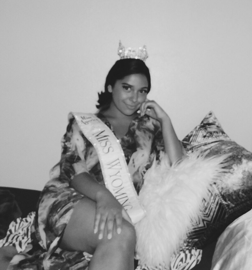 MissAmericaWY's tweet photo. Miss Wyoming 2018 #finalsleep https://t.co/ID6ygHawZq