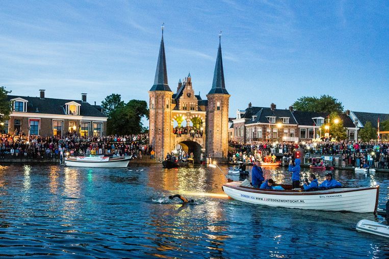 SamenloopSWF's tweet image. Alle #Samenlopers: van bestuur tot vrijwilligers, van eregasten tot meelopers, van teamcaptains tot commissieleden, wensen Maarten SUCCES!!! Doneer aan de Maarten van der Weijden Foundation! Zet &apos;m op Maarten! En alvast welkom bij de #SamenLoop van 2020!!! (...)