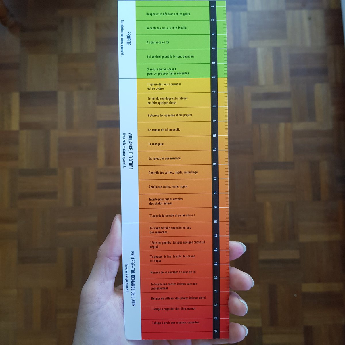 camillecmy's tweet image. Ma mère a reçu une échelle des violences par rapport au conjoint pour poser des questions aux femmes en consultation, regardez c'est intéressant. 
Si vous vous situez dans le orange/rouge parlez en à quelqu'un et/ou quittez votre copain car ce n'est pas normal.