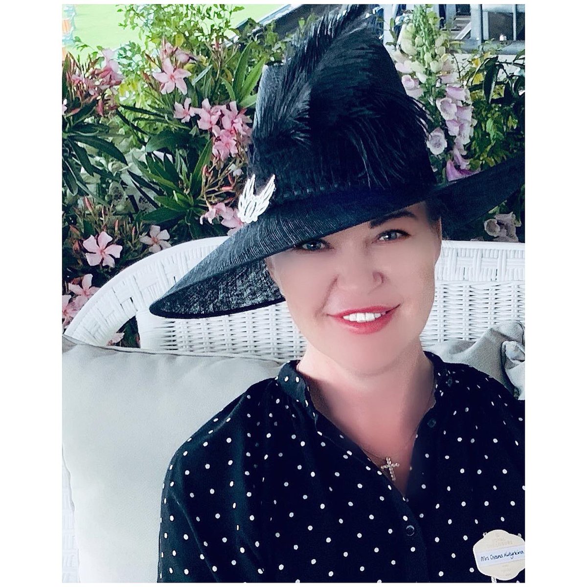 MLMhats's tweet photo. The super stylish Oak in Monique Lee Millinery hat “Kiara” at Royal Ascot, as a special guest of @CHANEL 🖤
Oak’s hat was purchased from @xterrace #hatmosphere hat pop-up shop. There are over 350 beautiful hats, it’s open until 7th July. Mon-Fri 11am-7:30pm, Sun-Sat 10am-6pm 🌹 https://t.co/degsVMHhm2