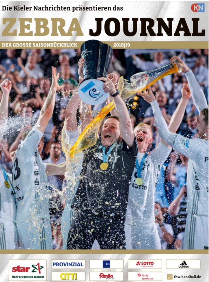 thw_handball's tweet image. Dran denken: Heute als kostenlose Beilage der @kn_online: Der große Saison-Rückblick! #wirsindkiel #Double2019 #ZEBRAJournal 
 Bestellmöglichkeit für Einzelausgaben: bit.ly/2x8WgmN