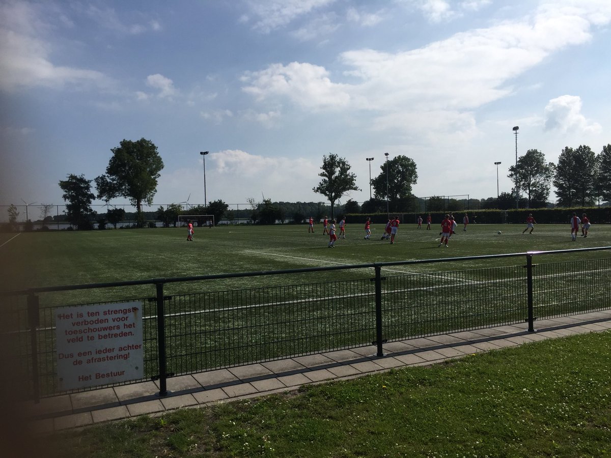 hoeve_herman's tweet photo. Het 2e JUMBO-jeugdtoernooi van 2019 is om 10:00 uur van start gegaan. Vandaag zijn de JO13-teams aan de beurt. Maar liefst 19 teams strijden voor de prijzen.
⁦@VVIJV⁩ ⁦@VVIJVJEUGD⁩ ⁦@Jumbospakenburg⁩ ⁦@deBunschoter⁩ ⁦@bu_spa⁩ https://t.co/0X8lVgRcbw