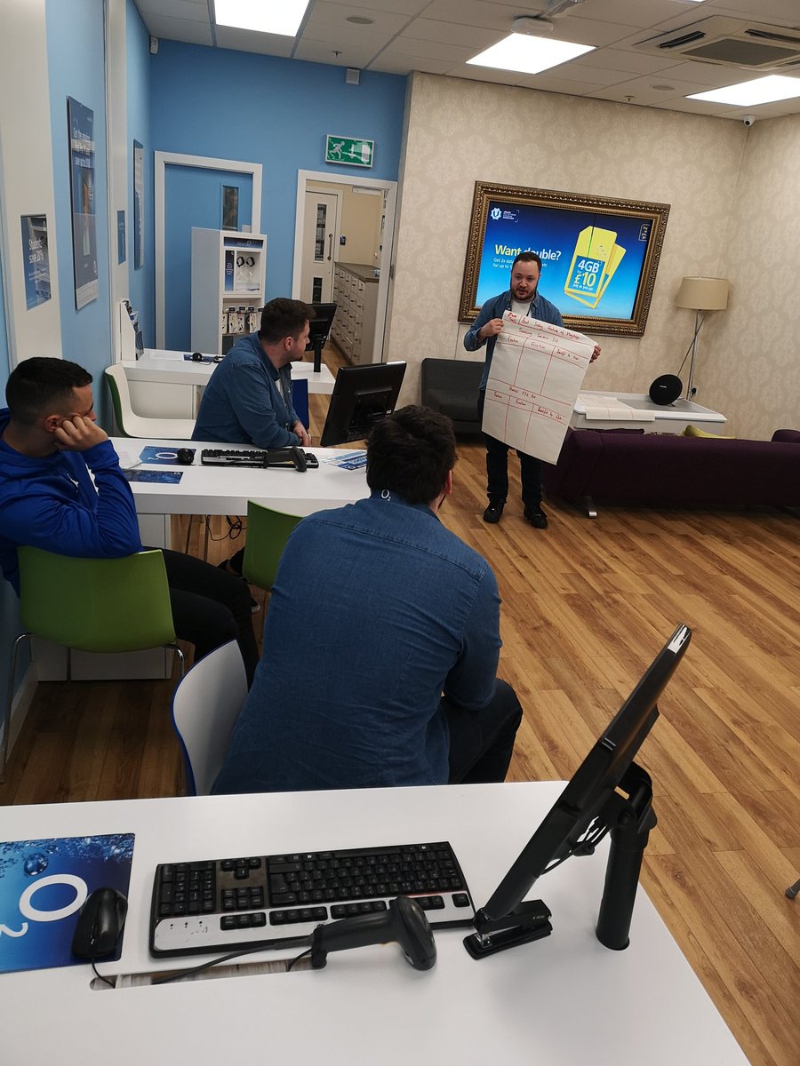 O2GuruLennySale's tweet photo. Great Training Session on Best Selling Features of Flagships this morning @O2GuruBarry #MIDTraining #BeTheExpert #O2Middleton #SaturdayMorning https://t.co/VGrMRQii6N