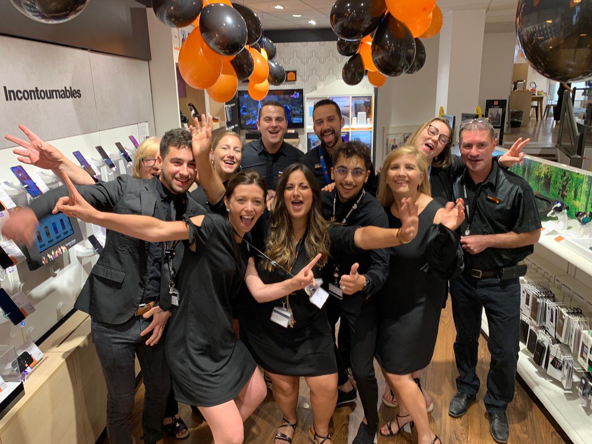 Duprez95070802's tweet photo. Toute l’équipe de votre nouveau #smartsoretouch #aubenas vous invite à venir découvrir son nouvel univers #orangepaca @chrisfresnel @vincentparisot https://t.co/NpvayaXCTv