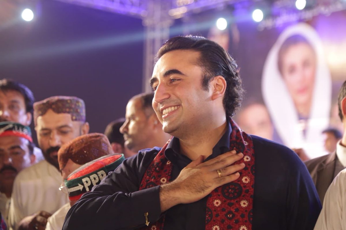 AmbreenCutish's tweet photo. Thank you NawabShah 🙏
Amazing Crowd.😱
Jeay Bhutto Jeay Bilawal.✌
@BBhuttoZardari @AseefaBZ 
@BakhtawarBZ @MediaCellPPP https://t.co/B7ceU1Hzn1