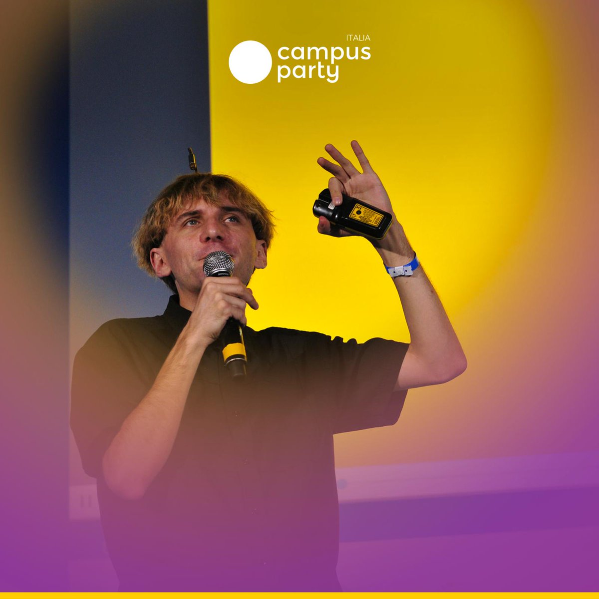 campuspartyIT's tweet photo. A #CPIT1, abbiamo avuto il piacere di conoscere un vero disrupter: @NeilHarbisson . Chi c'era? Leggete la sua storia qui 👉🏻 https://t.co/wzX4b4Sbgl https://t.co/QGv2GIM6EH