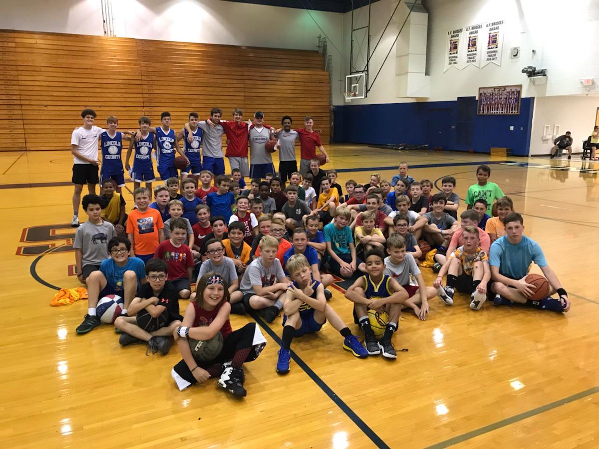 CoachCorn13's tweet photo. Future Stars Basketball Camp was a blast. 60 campers getting a taste of Falcon Basketball. #onelc #falconfever Future so bright I got to wear shades. https://t.co/x6W81hprYn