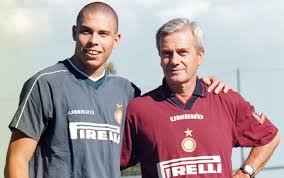 riotta's tweet photo. I nostri pensieri e le nostre preghiere con il caro Gigi #Simoni @Inter ricoverato in gravi condizioni. Forza Mister! @BausciaCafe @mriotta @anita_riotta @GiorgioCasadio https://t.co/ebBCXnhAMU