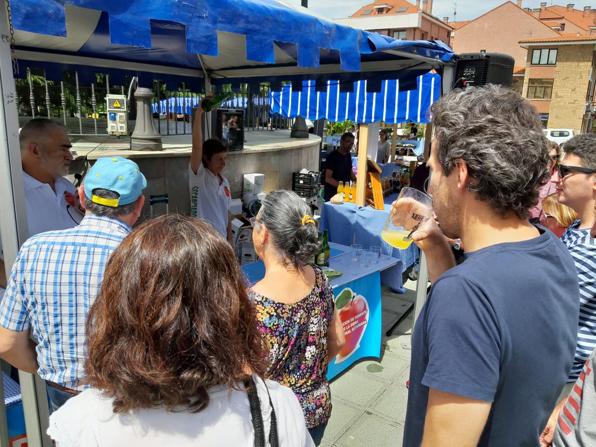 Tamos en #Ecollanera Posada de Llanera, conociendo y tastiando sidra 100% ecolóxico <a href="/CopaeAsturias/">COPAE Asturias</a> <a href="/CMCLlanera/">C.M. Cultura Llanera</a>
Siete palos: <a href="/SidraCortina/">Sidra Cortina</a> <a href="/Agreco/">Alessandro Greco</a> #sidraFanjul #sidraMuñiz #sidraelnocéu #sidraMenéndez <a href="/llagarelguelu/">El Güelu</a> #fomentupolasidra