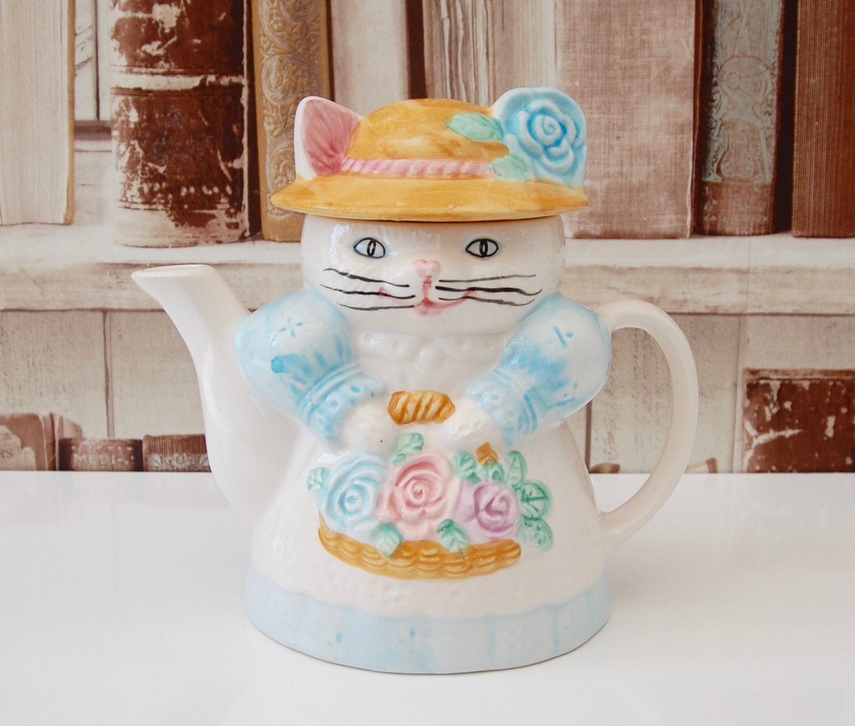 macisgerda's tweet image. Excited to share this item from my #etsy shop: Novelty teapot, Cat with flower basket and hat etsy.me/2WWSebJ
#teapots #noveltyteapot #cat #catlovers #teapotcollector #collection #giftidea #tea