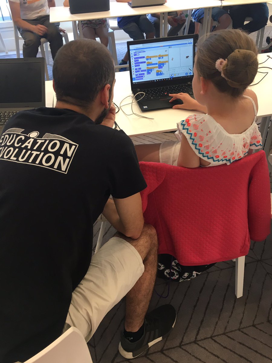 Marlene_Escure's tweet image. Quand les enfants apprennent à coder @Twitter @CoderDojoParis #fun #apprentissage #éveil