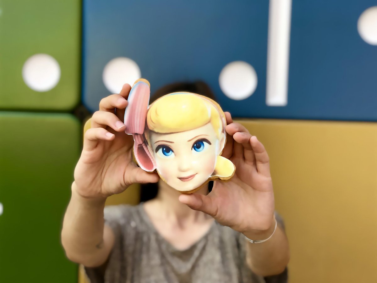 DisneylandParis's tweet photo. Les gourmandises Toy Story vous attendent dans le Parc Walt Disney Studios pendant #ToyStoryPlayDays ! 😋 https://t.co/5JU4ougy0S