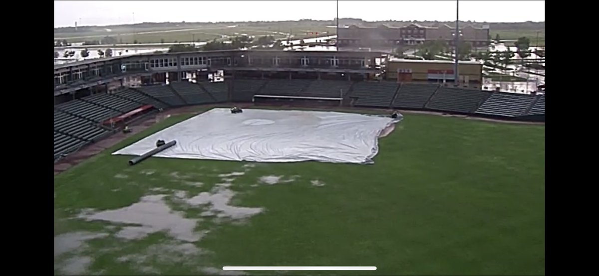 KCMonarchsTurf's tweet image. Had a couple rounds of severe weather yesterday morning that dropped just over 2 inches of rain on us. Crew did a great job getting it ready! #Grops #KC #Tbones