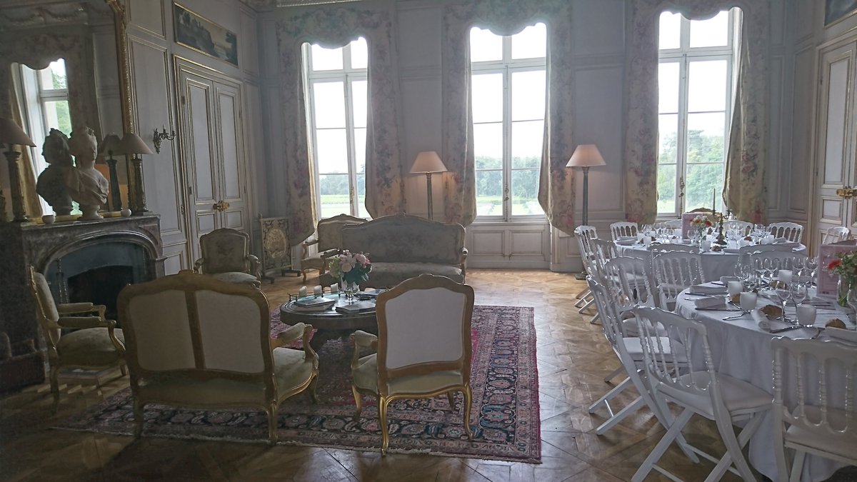 SylvieM17's tweet photo. #toquesdoc #Carcassonne prêt à vous accueillir pour une superbe journée gastronome au "Versailles du Languedoc" #chateaupennautier 🏰 https://t.co/y1EykV7sFR