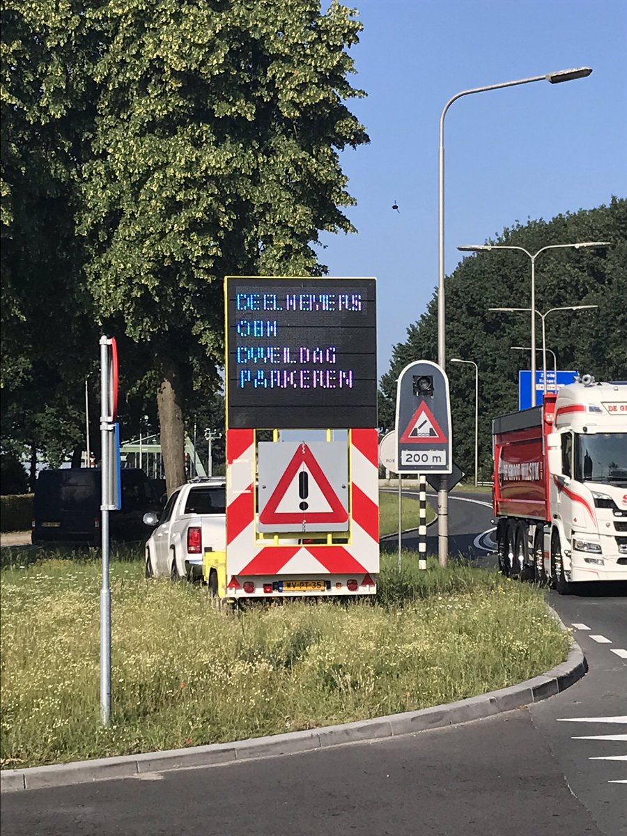 vanderKOLK_z's tweet photo. #Hasselt . Vandaag parkeerbegeleiding bij de OBN #Dweildag. Gisteren hebben wij dit mogen doen bij de opening van het nieuwe pand van H&K technische groot handel in #Zwolle https://t.co/iT6bPp8Oiq