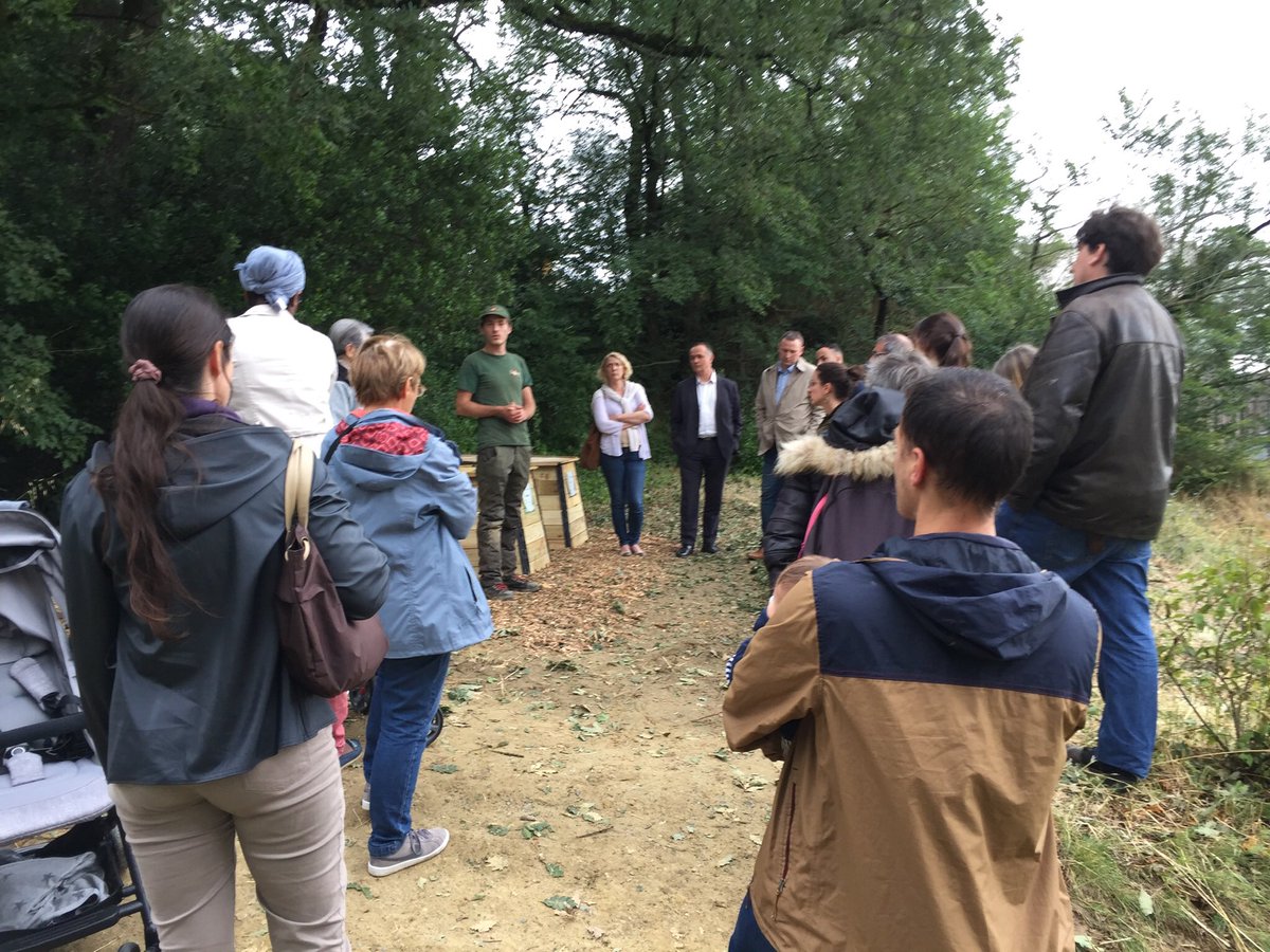 chlubac's tweet photo. Lancement du composteur collectif #MaragonFloralies repas de quartier en lien avec le « Café des possibles » organisé par le Centre Social #Ramonville #LienSocial #DeveloppementSocial #LesChalets https://t.co/EAcytfDcOB