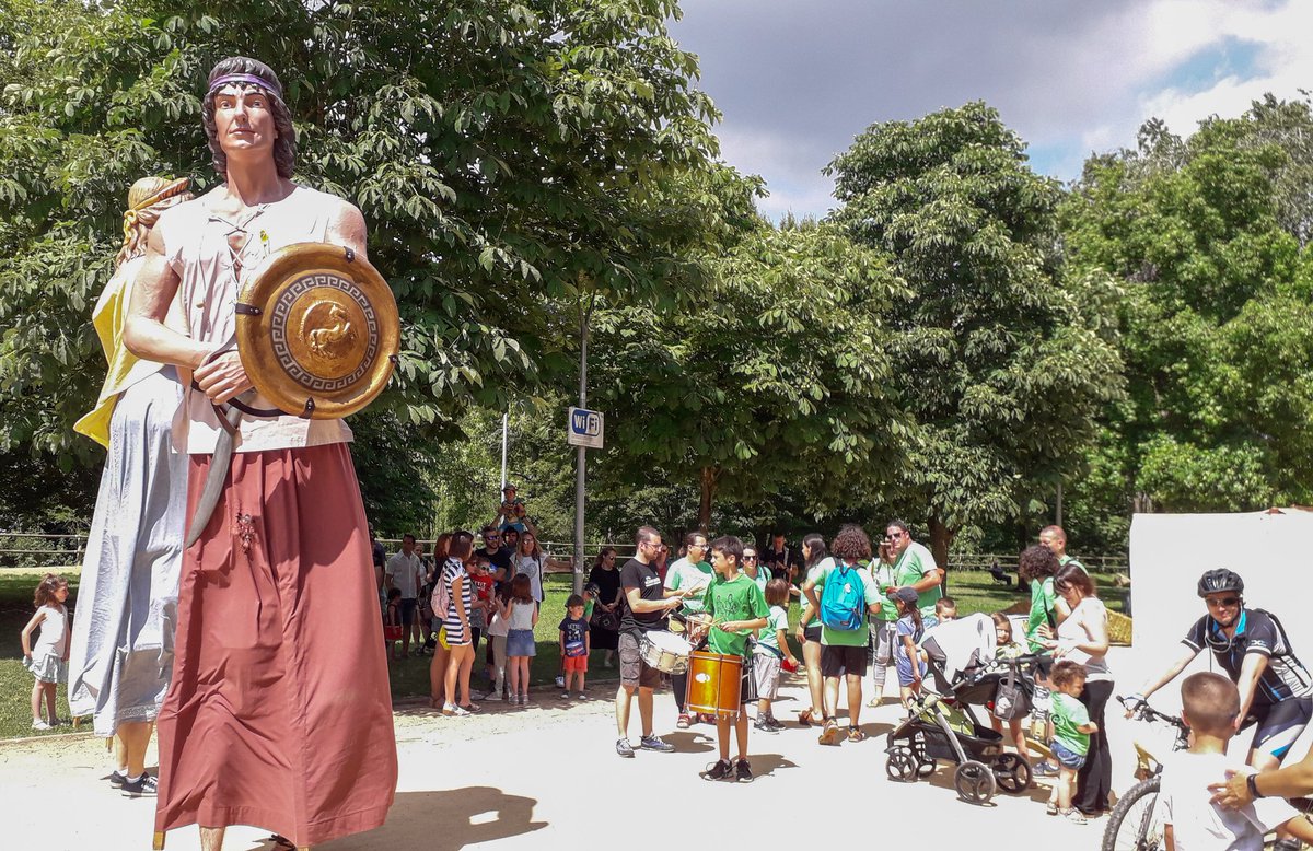 Ja tenim en marxa el Festival Espurnes 2019 amb la <a href="/cgllagostera/">Colla Gegantera Llagostera</a>! A les 12h comencem els concerts a l'Escenari Esfèric!