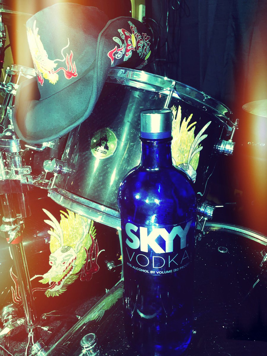 BobsPropShop's tweet image. Every single day I am reminded of your kindness, generosity and influence on my life, who I was, who I became and what I strive to be. You were a brother, a father, a friend and a mentor and you will never know how long you will live in my heart and memory. I love you Vinnie Paul