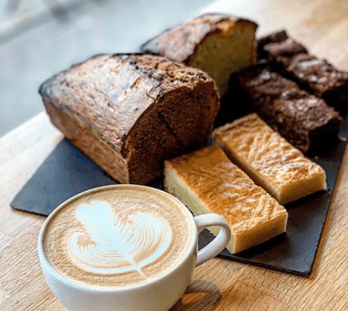 KOFFIE - Onze #gastblogger Birgit gaat voor haar favoriete #koffie naar #CUPBarbanson63 in #Voorburg. Ze hebben er ook heerlijke verschillende #ijskoffies! En vergeet zeker niet een van de #zelfgemaakte #lekkernijen mee te bestellen: bit.ly/2Io8e2j