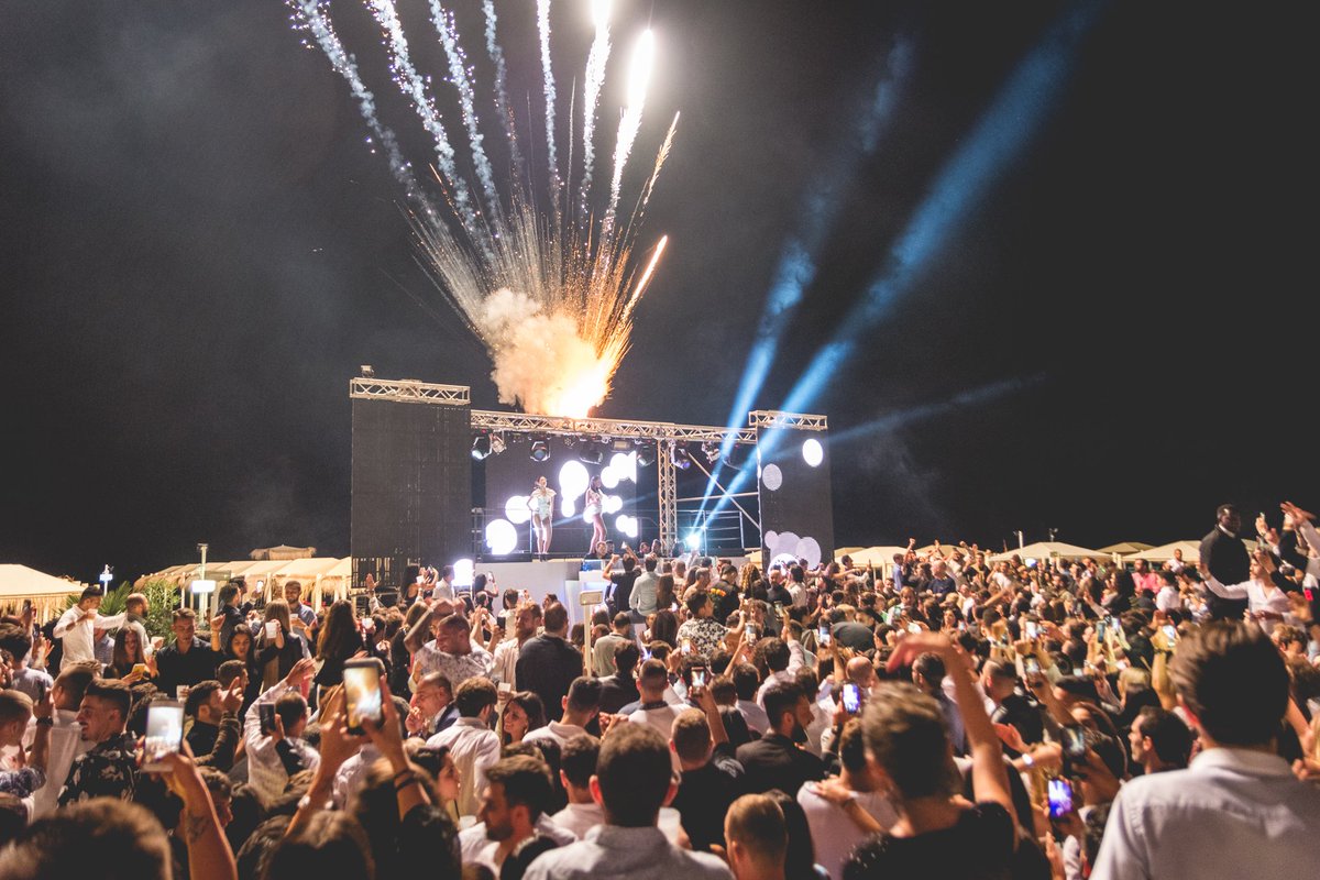 beach__club's tweet photo. BEACH CLUB SUMMER SEASON 2019
.
.
.
#beachclubversilia #particle #igersversilia https://t.co/DkIh63NmRu