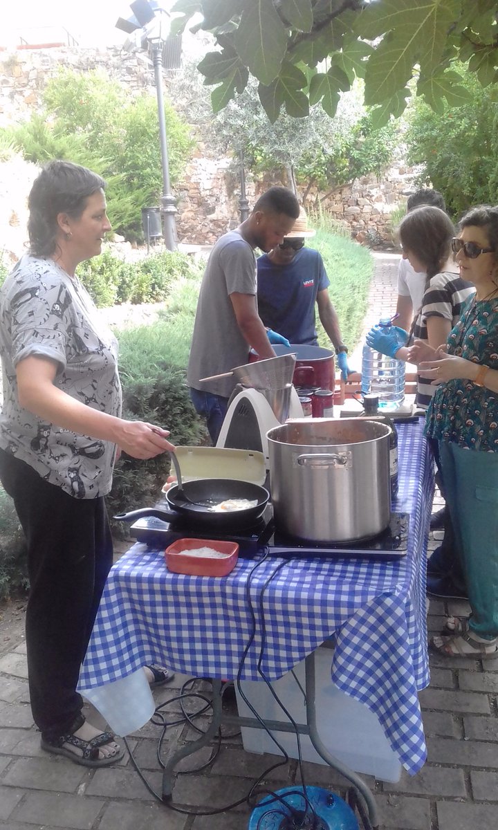 #cocinasdelmundo #cocinatradicional #asociacionvecinos #Caceres #ciudadmonumental con productos @merineandocc by #Amapola @CooperACTYVA de #LaMontaña para @salvemosMontana