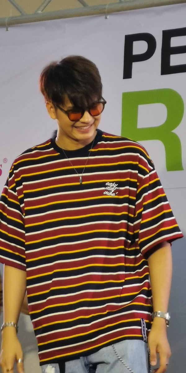 Y_LoveTaNont's tweet photo. จ��เอาแบบนี้..
จะเอาที่เป็นแบบนี้..
จะเอาแววตาแบบนี้..
จะเอารอยยิ้มแบบนี้..
จะเอาคนนี้..
Hoo baby..
ก็ชอบที่เป็นแบบเธอ..
💙💙💙
#nonttanont
#nontfam
#PerfectRest
#โรบินสันกาญจนบุรี https://t.co/AE4EcagUIb