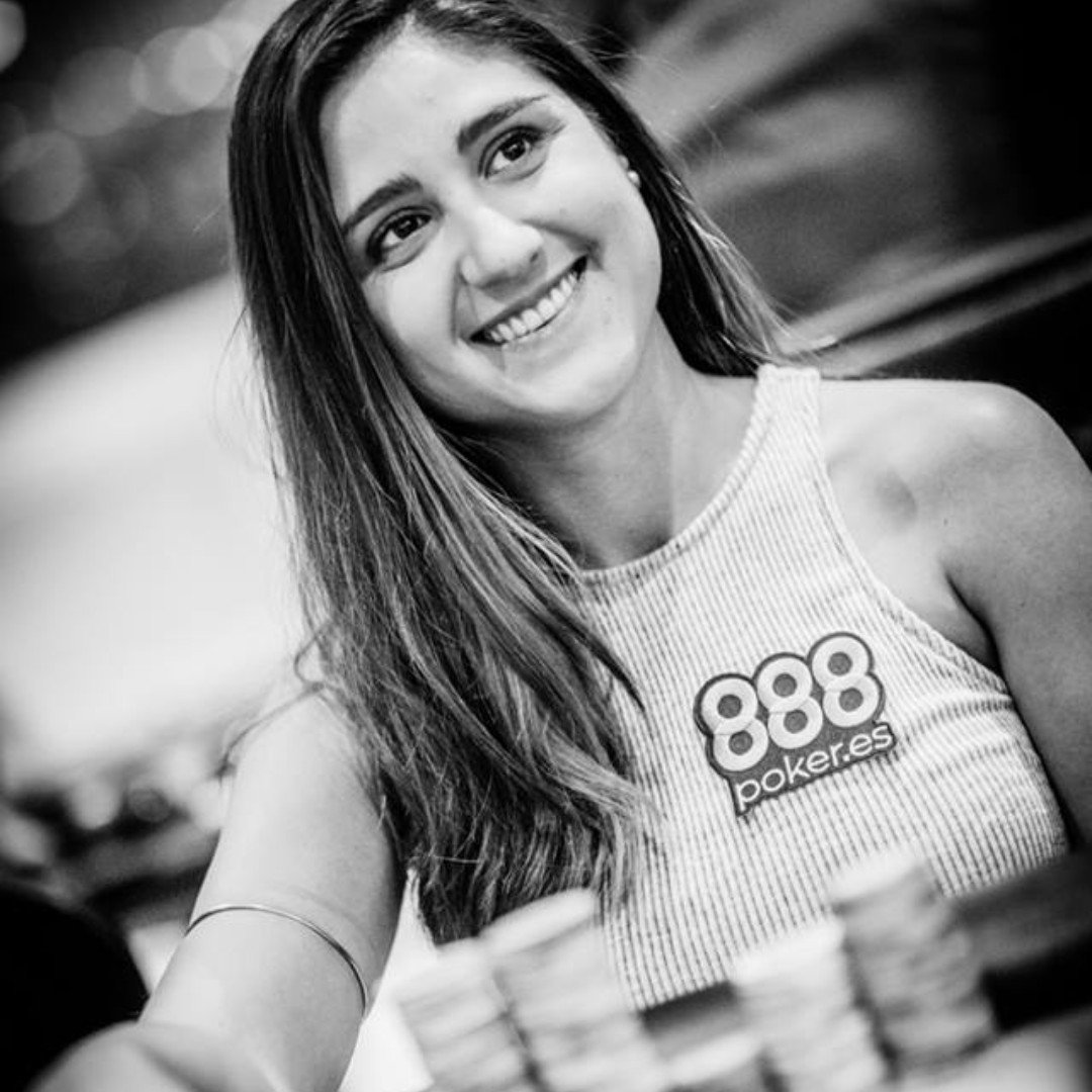 888pokerSpain's tweet photo. ¡Vamos 💪🏻Anita!
@AnaMarquez86 es la 7ª de las 43 supervivientes en el #Ladies Event de las @WSOP y ya está "in the money"
Sus 615.000 puntos la dejan posicionada para asaltar los $167.308 reservados a la ganadora.
#RoadtoVegas #WSOP2019 #WSOP888 #WSOP50 https://t.co/FyPOvjJJxM