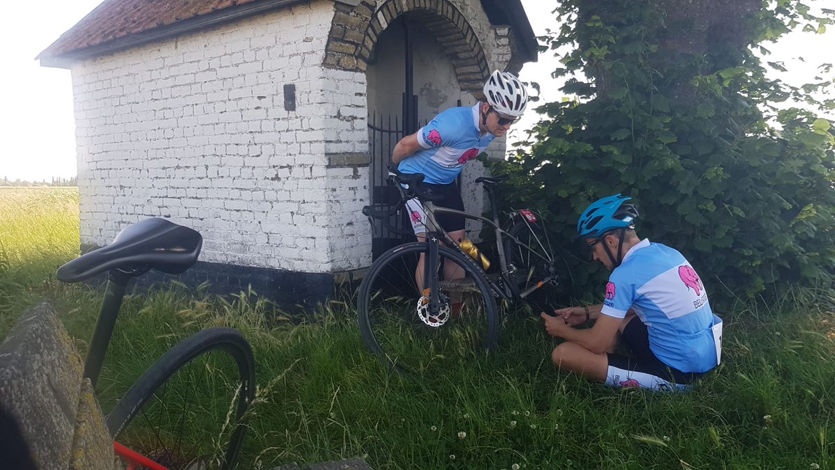 2019Expeditie's tweet photo. Parijs-Roubaix toestanden tijdens dag 1 van Diksmuide-Brakel .... #expeditienatuurpunt #natuurpuntscheldeland #opgevenstaatnietinonzewoordenboek #comeon2manybikers https://t.co/GgKOZFrVeR