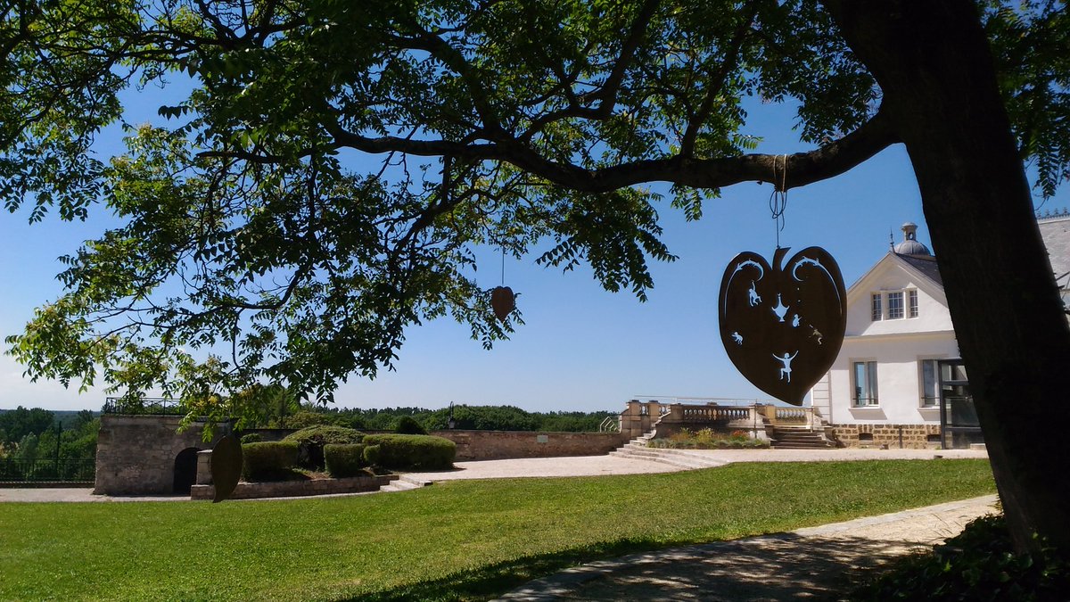 blue_baobab's tweet photo. Art d'arbre ! 7 sculptures feuilles dans les arbres à la biennale d'art contemporain Art Strato. Plus d'info et commande de sculptures pour parcs et jardin sur https://t.co/pGbGGgEJED
#artcontemporain #expo #conflans #arbre #bois #Yvelines https://t.co/lJB6P5PtPM