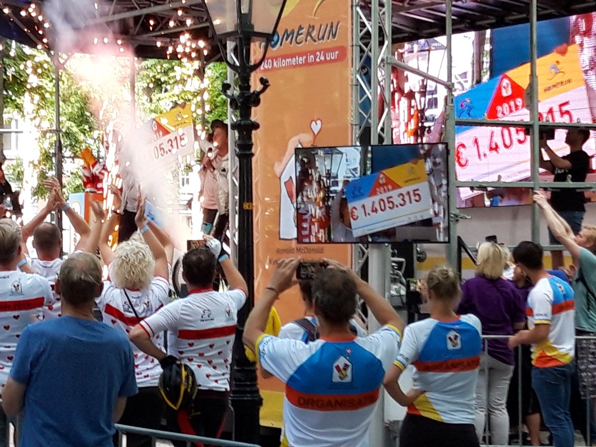 Wat een enorm, geweldig, onvoorstelbaar bedrag! Alle deelnemers aan <a href="/HomeRide/">Ride Or Stay Home</a> en <a href="/KFHomeRun/">KFHomeRun</a> Hartelijk dank!