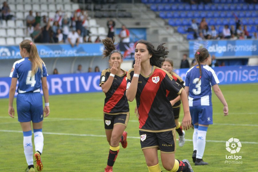 FundRayoFem's tweet photo. Resultados #LaLigaPromises ⚡️ 
@RCDEFemeni 2 - Rayo Femenino 1

Nos despedimos del torneo sabiendo que hemos hecho historia. Primeras en representar a la franja en esta competición y haciéndolo con #ValentíaCorajeYNobleza. Gracias @LaLiga por esta gran experiencia👏🏻 https://t.co/ZoYK8Af8nG