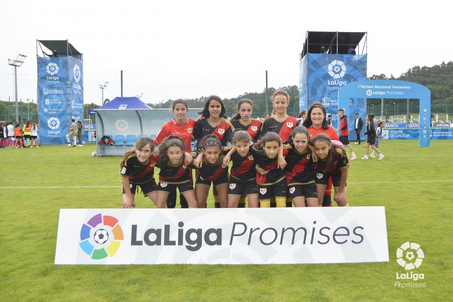 FundRayoFem's tweet photo. Resultados #LaLigaPromises ⚡️ 
@RCDEFemeni 2 - Rayo Femenino 1

Nos despedimos del torneo sabiendo que hemos hecho historia. Primeras en representar a la franja en esta competición y haciéndolo con #ValentíaCorajeYNobleza. Gracias @LaLiga por esta gran experiencia👏🏻 https://t.co/ZoYK8Af8nG