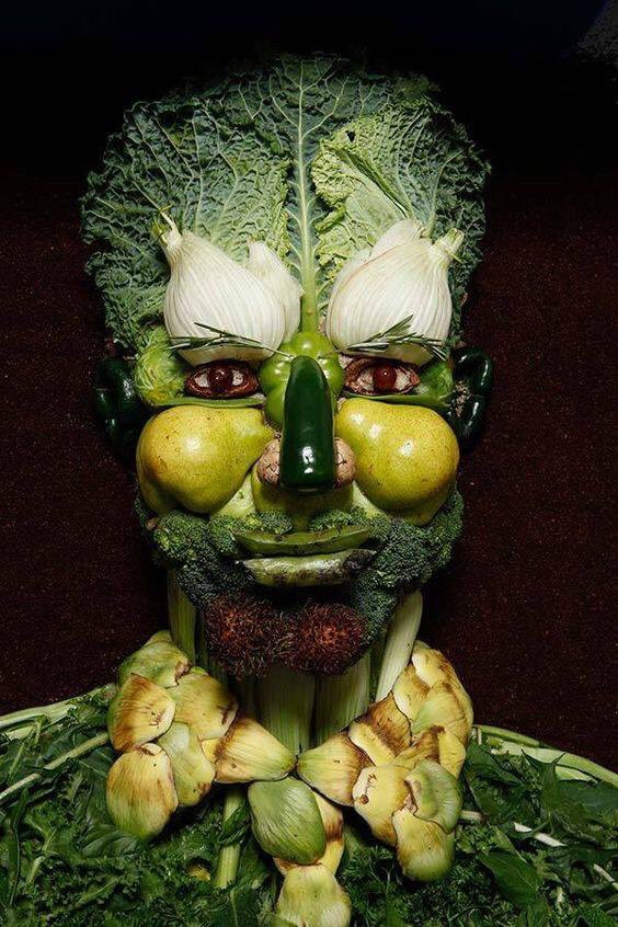 vepluche's tweet photo. Arcimboldo y a pensé au XVIe siècle, Vépluche l'a fait en 2019 : donner une seconde vie aux fruits et légumes frais, qu'ils soient entiers ou épluchés ! 🎨

Au Louvre ou en compost, Les Fruits et Légumes Frais n'ont pas fini de nous étonner ! 🥕

@UEFrance https://t.co/8m2s6Jx2D9
