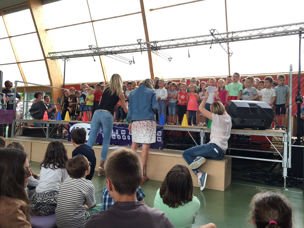 M_Porte_Daasen's tweet photo. Très belle fête d’école @ECNOROY félicitations aux élèves et aux enseignants pour la qualité du travail. Mention spéciale pou l’adaptation des fables de La Fontaine ! https://t.co/VWjO37IYy2