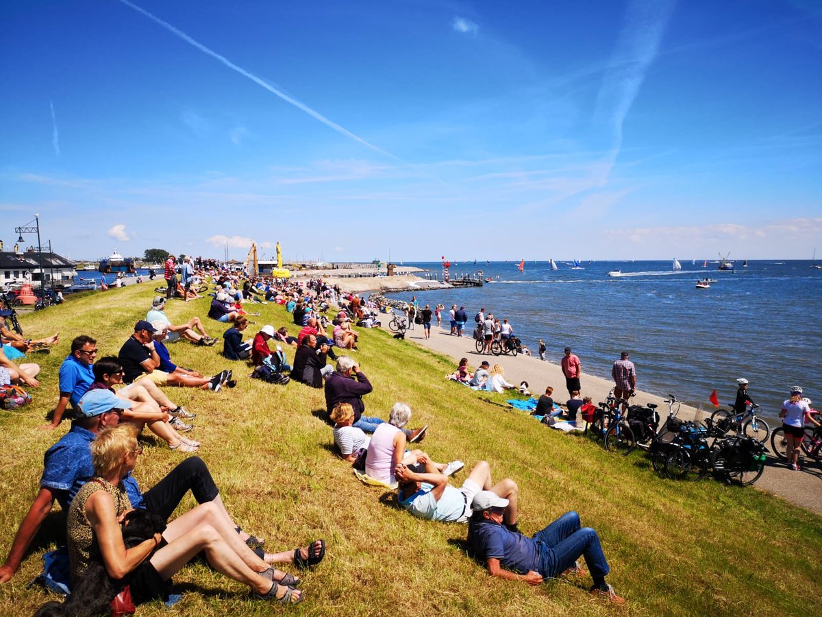 Drukte op het strand #roundtexel #radiotexel #texel #WAVES2019 <a href="/roundtexel/">Ronde om Texel</a> <a href="/wavesfestivalnl/">WAVES Festival</a> <a href="/radio_texel/">RadioTexel</a>