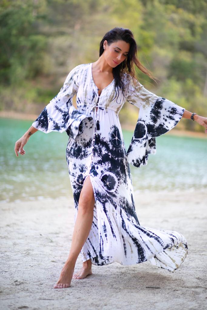 Verano, vestidos y tie-dye, combinación perfecta.⚡
#myshoplistbypilarrubio #yoymishoplist #myshoplist #summertime #streetstyle #summercollection #summerdress