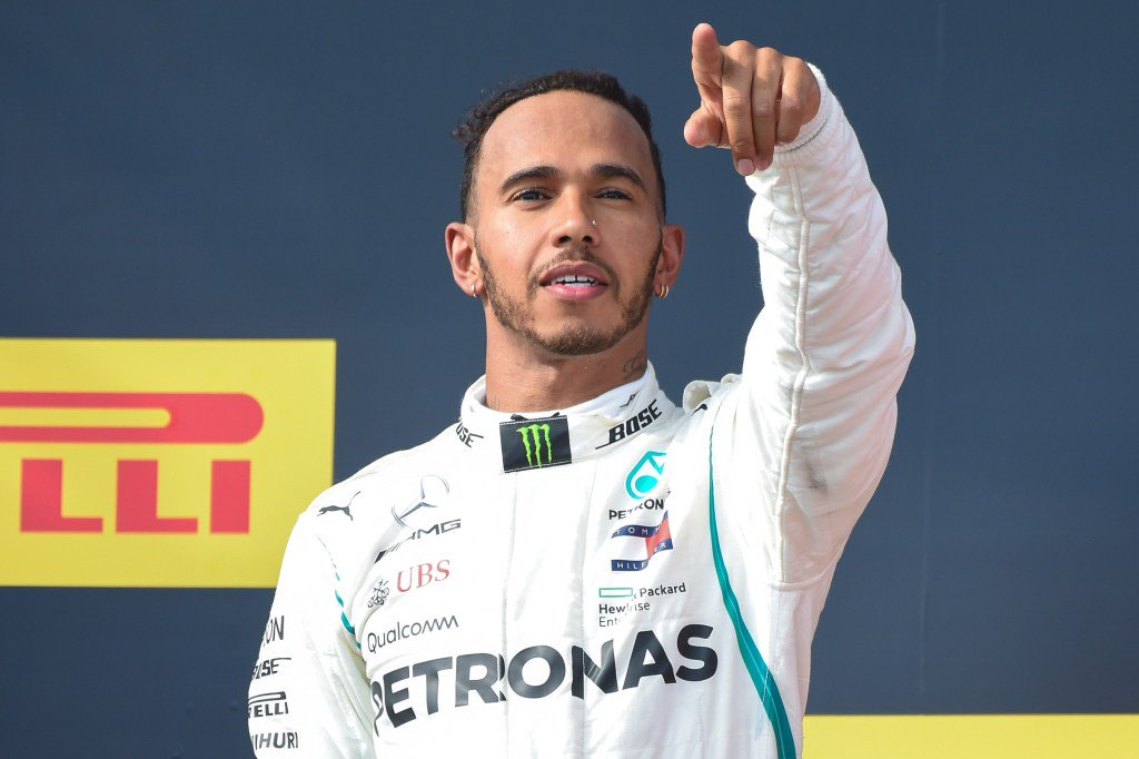 Lewis Hamilton يحقق البول لجائزة
