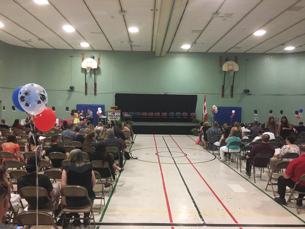MikePopke's tweet photo. A wonderful night with @CDPSDRAGONS newest grads!! It truly takes a village to raise a child!!  And we have a GREAT village!!!  Good luck to the class of 2019!!!  👨🏼‍🎓👩🏽‍🎓🎓🎉🎊 https://t.co/6QmFGfNcZ2