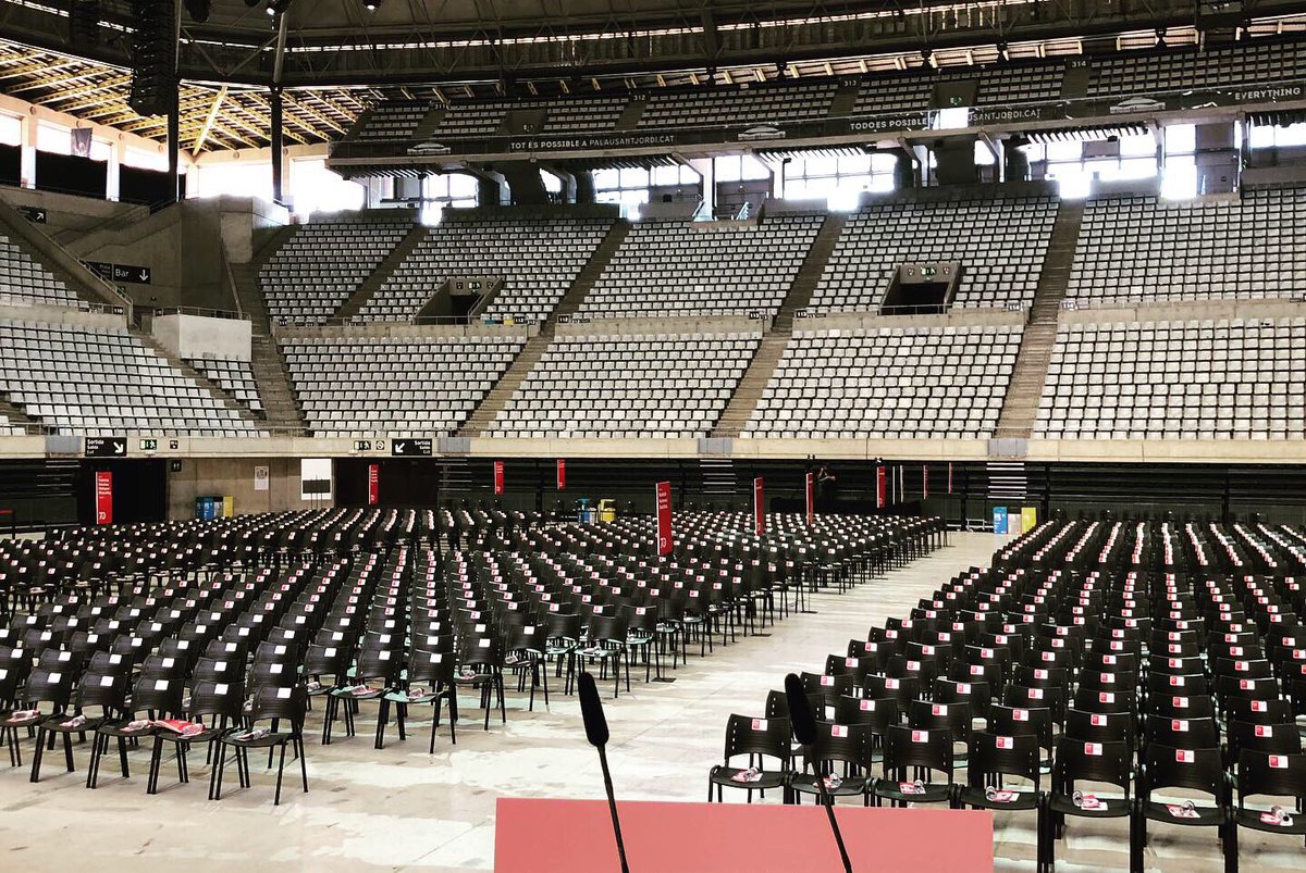 MasterEventsM's tweet image. #OrgullBlanquerna ha estat col.laborar des dl #masterprotocolblanquerna en el disseny i producció dl gran acte #graduacióblanquerna2019  
👩🏼‍🎓👨🏻‍🎓Moltes felicitats als més de 1000 graduats d les 3 facultats i 13 estudis! @Blanquerna @BlanquernaFCRI @BlanquernaFPCEE  @BlanquernaFCS