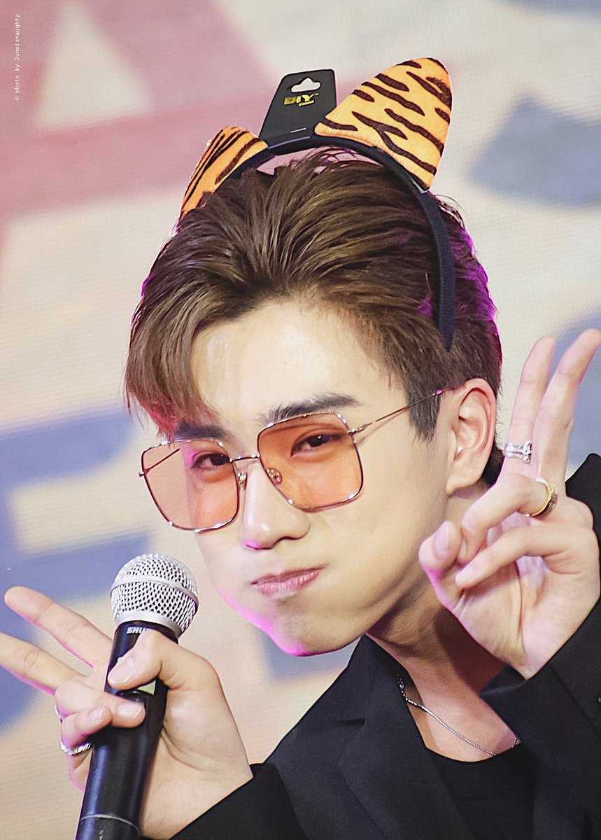 juneisnaughty's tweet photo. หนึ่ง ฉอง ฉาม แอ๊บแบ๊วว ✌🏻😆

#PerthTanapon 
#รอยยิ้มของชูครีม 
#พวกของเจื๋อ 
#PERTHxAsianFestival2019 https://t.co/9BV0qJuJSR