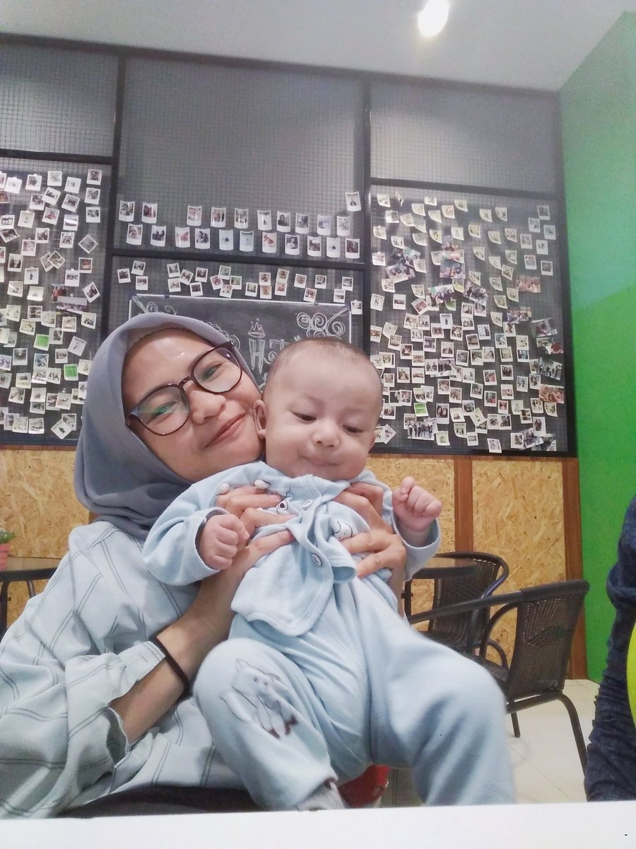 akucikicikian's tweet photo. Ny kusumah @aryanthiayu tolong pertemukan lagi aku dengan si bayik ini, biar kadar kegemesan dia menular ke aku wkwk :p https://t.co/rgC40uyexx