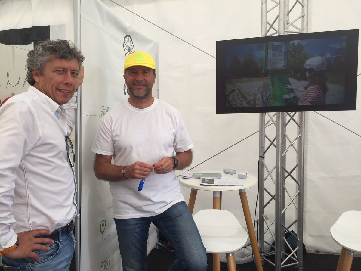 Ouverture au public dans 10 min - Carré de l’innovation <a href="/Veolia_FR/">Veolia | France</a> <a href="/chrdufour/">Christian Dufour</a> <a href="/LibreEnergie/">EnergieLibre</a> <a href="/TMCInnovation/">Texas Medical Center Innovation</a> présentation borne autonome solaire gonflage de vélo et tél portable - concept écologique pour #mobilité