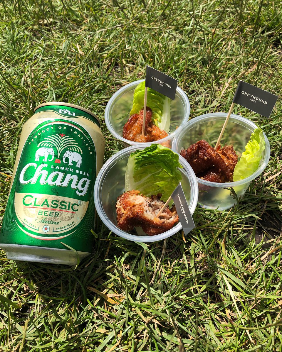 The sun is shining and we’ve got plenty of #ChangBeer to go with #GreyhoundCafeUK’s Hot Oil Pork Knuckle (a German-style golden fried pork knuckle with spicy tamarind curry paste, jaew sauce and sticky rice)! 🙌

#ChangBeerUK #TasteofLondon
