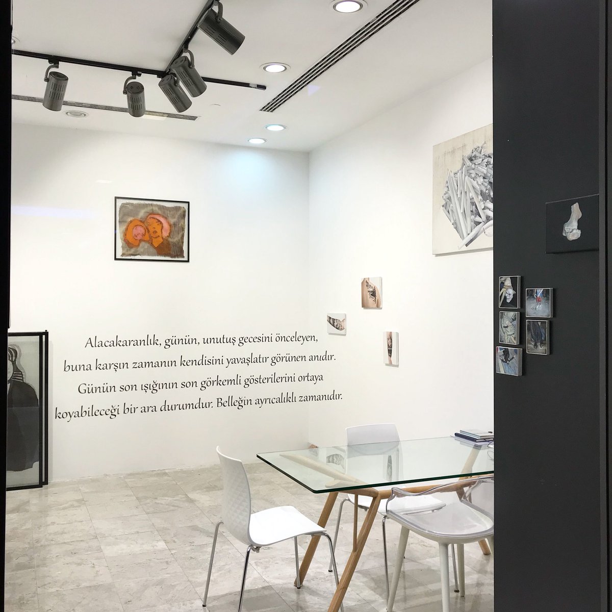 KRANKArtGallery's tweet photo. “Alacakaranlık Anıları” sergisini görmek için son gün 29 Haziran!

@eeda_aslan 
@edagecikmez 
@gunesterkol 
@zbeler .
.
.
#krankartgallery #alacakaranlıkanıları #edaaslan #edagecikmez #gunesterkol #lastdays https://t.co/TKhI62ETN3