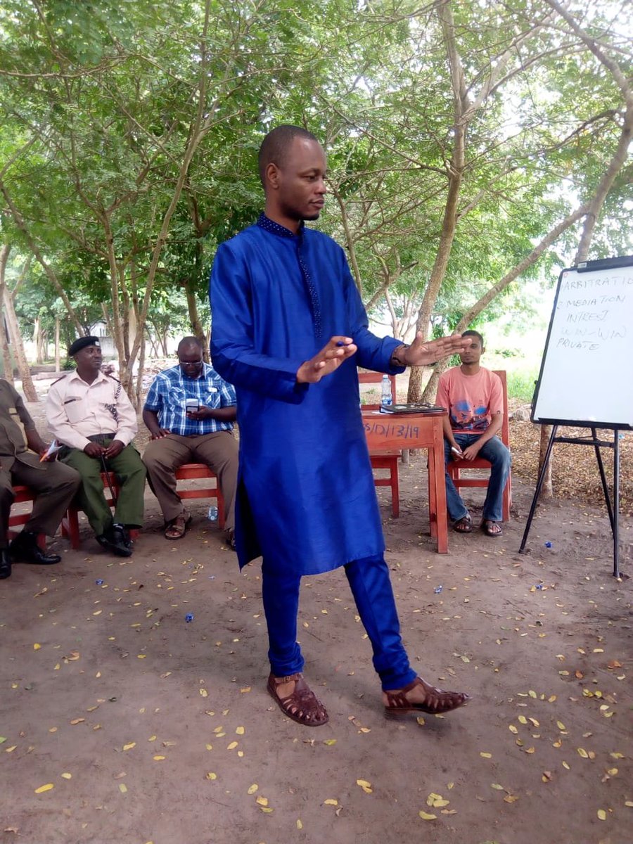 Ibrahim05238723's tweet photo. PLEAD project at Majembeni Sec. School. Our DDP Hon Nabwana explaining on how to resolve issues in our community using Alternative Dispute Resolutions(ADR)together with @NoorDahir5 @LeahblessedIsra  @KYBI_ke @USAIDKenya funded by EU. @LamuCountyKe @tendasasa https://t.co/XDP8A2dQh5
