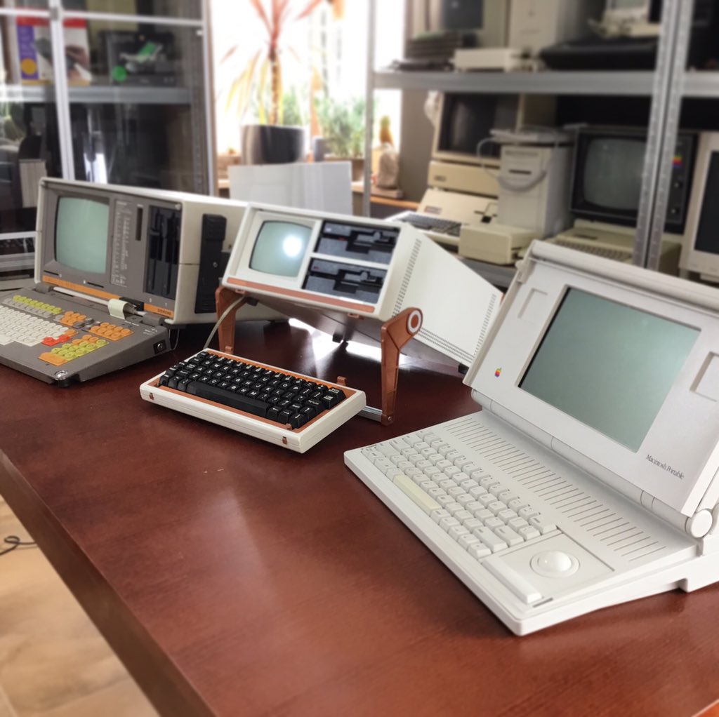 applemuzeumpl's tweet image. Portable Computers 💙🌈👨🏽‍💻