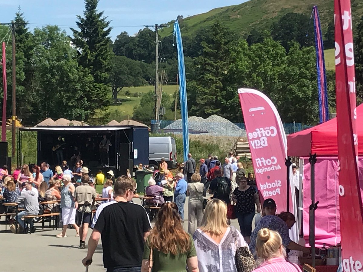 We’re having a ball in sunny Corwen! Free buses on the T3 line stopping right outside the festival site and loads of FREE parking! Open until 6pm <a href="/VisitNorthWales/">Visit North Wales</a> <a href="/VisitNorthWales/">Visit North Wales</a> @whatsonnwales1 <a href="/LlangollenTIC/">Llangollen TIC</a>
